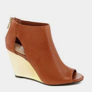 Jessica Simpson Marquise Caramel & Gold Booties